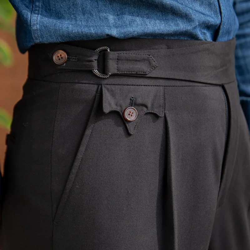 Anzughose mit seitlicher Weitenregulierung