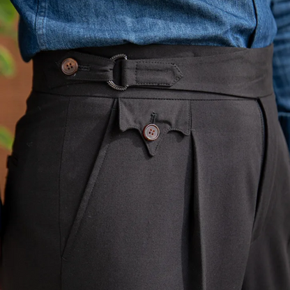 Anzughose mit seitlicher Weitenregulierung