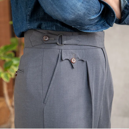 Anzughose mit seitlicher Weitenregulierung