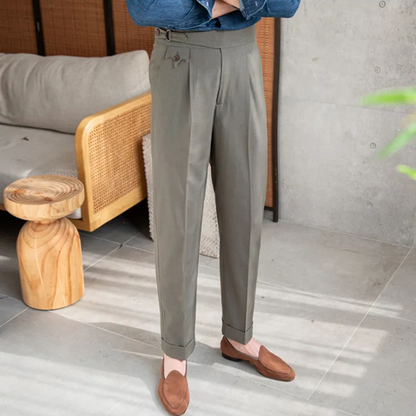 Anzughose mit seitlicher Weitenregulierung